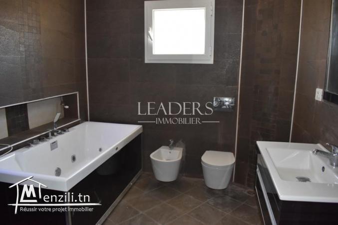 une magnifique villa haut standing avec jardin  dans un emplacement stratégique a Borj Cedria.