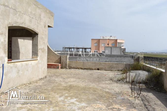 villa R+1 inachevée a Plage Ejjahmi Borj_Cedria.
