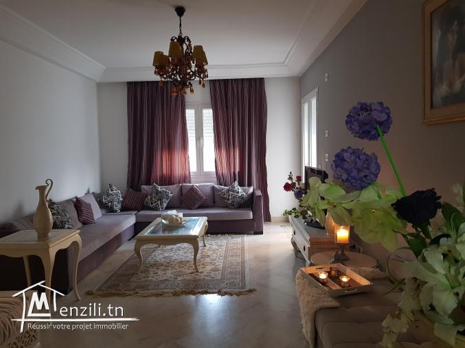 un rez de chaussée avec vue sur jardin à hammamet