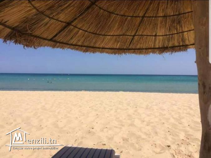 un rez de chaussée avec vue sur jardin à hammamet