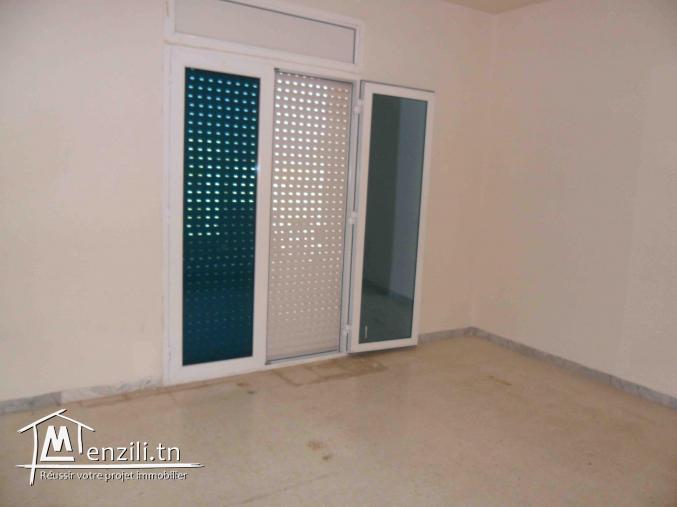 à louer appartement au Ennaser 2