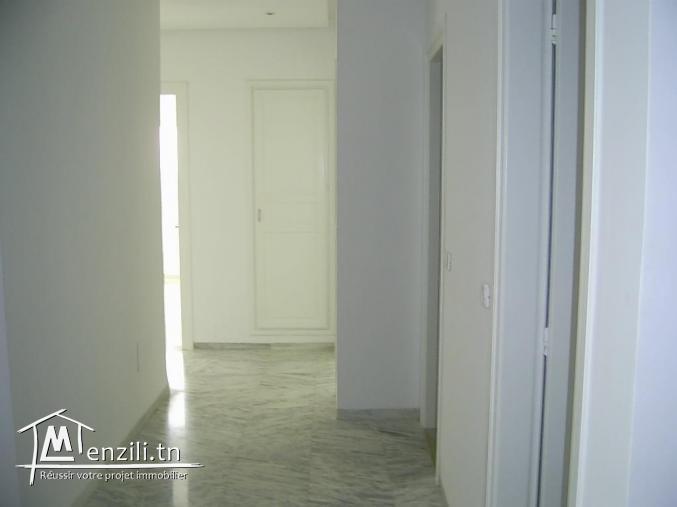 Un appartement de type S+2 meublés situé à Sousse centre-ville.