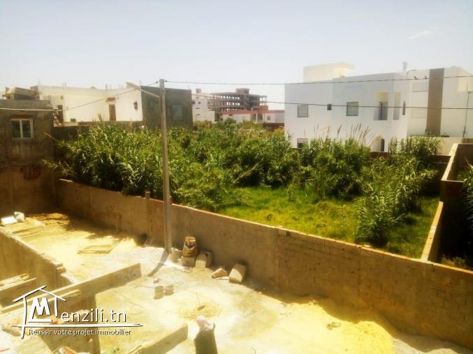 un superbe terrain de 400m²  à  soukra