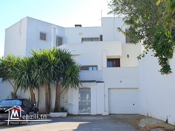 Villa de 350m² sur terrain de 506 m² à El Manar 2