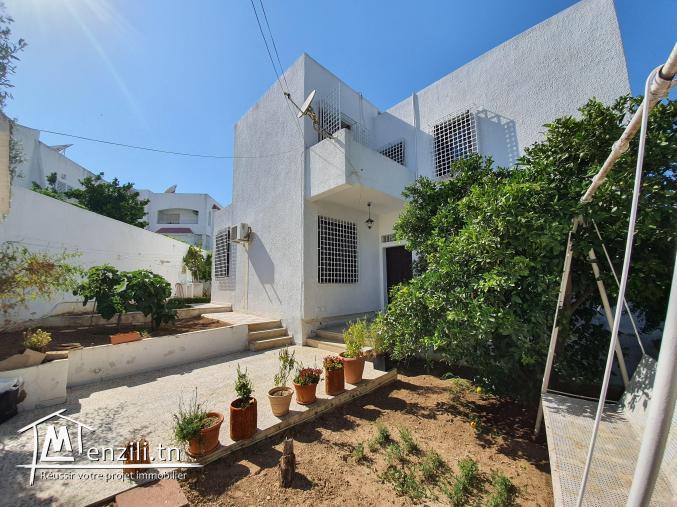 Villa de 350m² sur terrain de 506 m² à El Manar 2