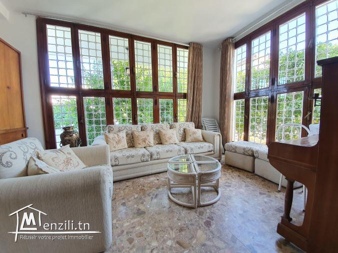 Villa de 350m² sur terrain de 506 m² à El Manar 2