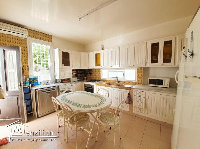 Villa de 350m² sur terrain de 506 m² à El Manar 2