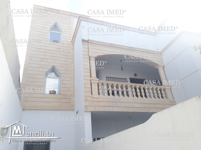 Une villa de deux étages sépares situé à Bardo