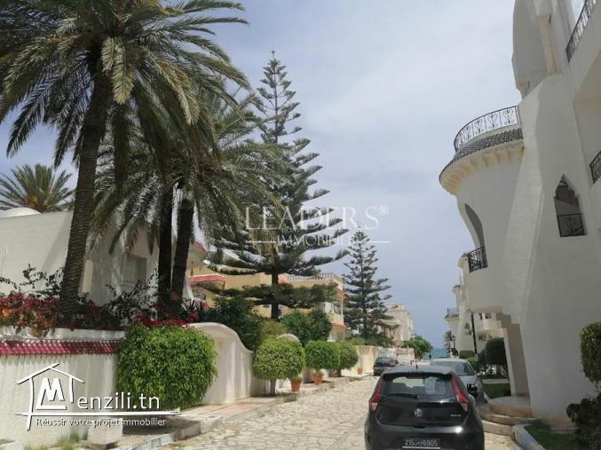 Duplex sur 2 niveaux située à chott_mariem 