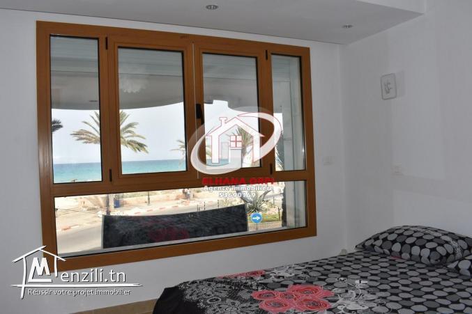 location de vacance s+1 l'espadon vue sur mer pied dans l'eau