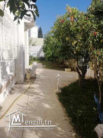 A Vendre une belle Villa aux Berges du Lac 1