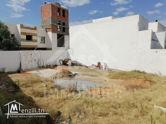 un superbe terrain sur deux façades à 5min de corniche Hammamet