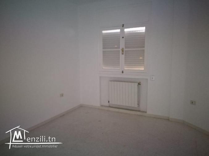 appartement de 135m² à cite Ennaser