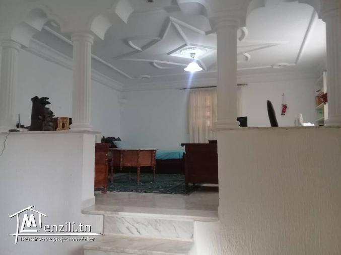 Un rez- de- chaussée  S+1 meublé, climatisé avec une entrée indépendante