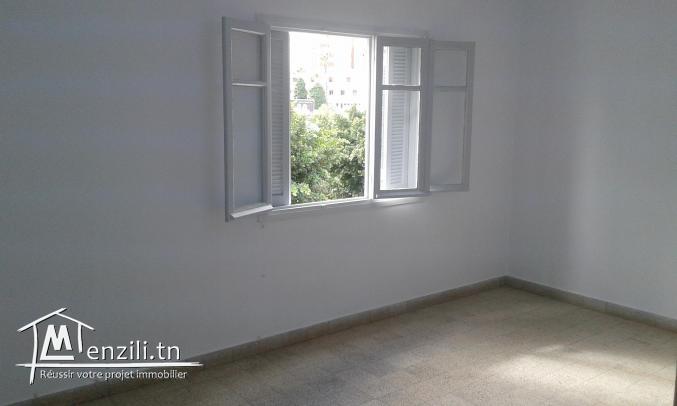 Appartement de 2 pièces et un salon à cité Ezzitouna