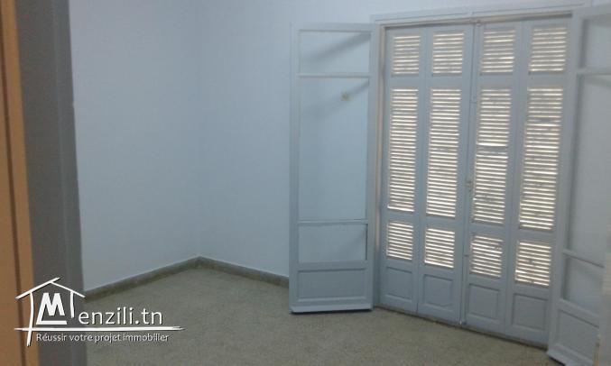 Appartement de 2 pièces et un salon à cité Ezzitouna