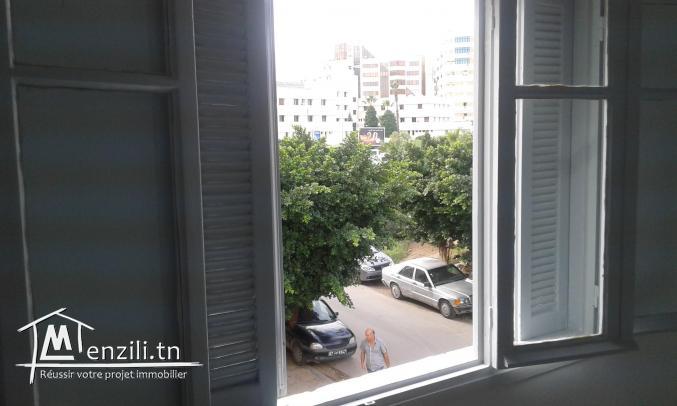 Appartement de 2 pièces et un salon à cité Ezzitouna