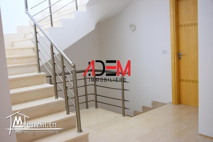 villa avec piscine et place parking pour deux voitures