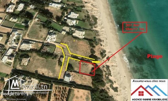Terrain de 307m2 pieds ds l’eau a el haouaria