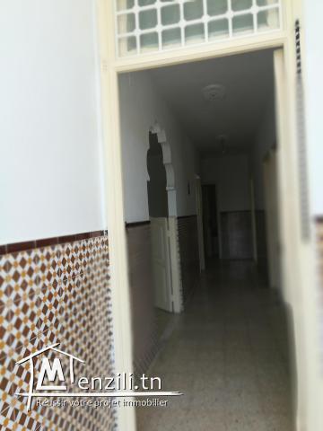 Étage toute commodités à côté