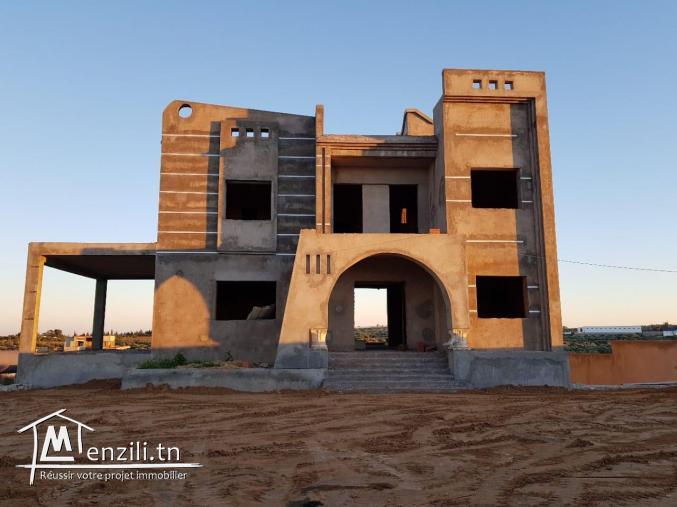 Maison non achevé cloturé