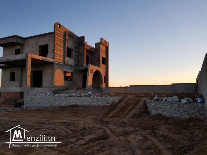 Maison non achevé cloturé