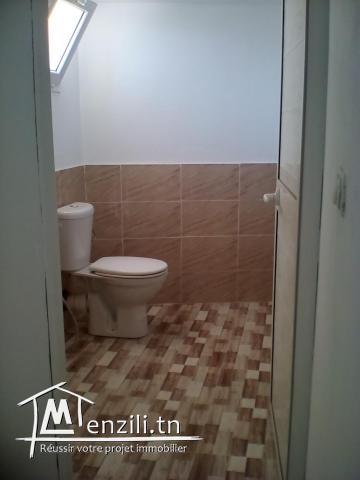 Locale commercial de neuf  tout activités commerciale avec pas de porte