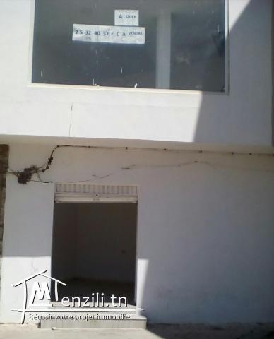 Locale commercial de neuf  tout activités commerciale avec pas de porte