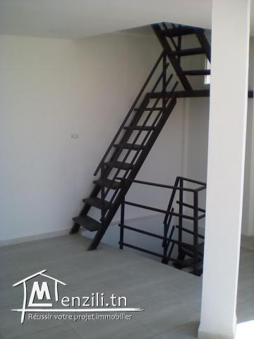 Locale commercial de neuf  tout activités commerciale avec pas de porte