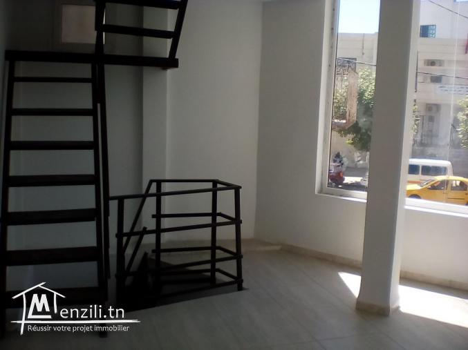 Locale commercial de neuf  tout activités commerciale avec pas de porte