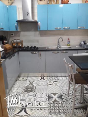 Appart S+3 au 1er étage cité olympique