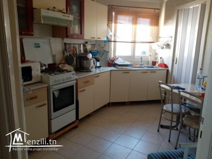 appartement s+3 au  5 éme étage à cité wahat