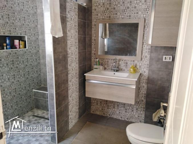 maison a ére étage prés hopital monji slim