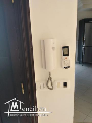 maison a ére étage prés hopital monji slim