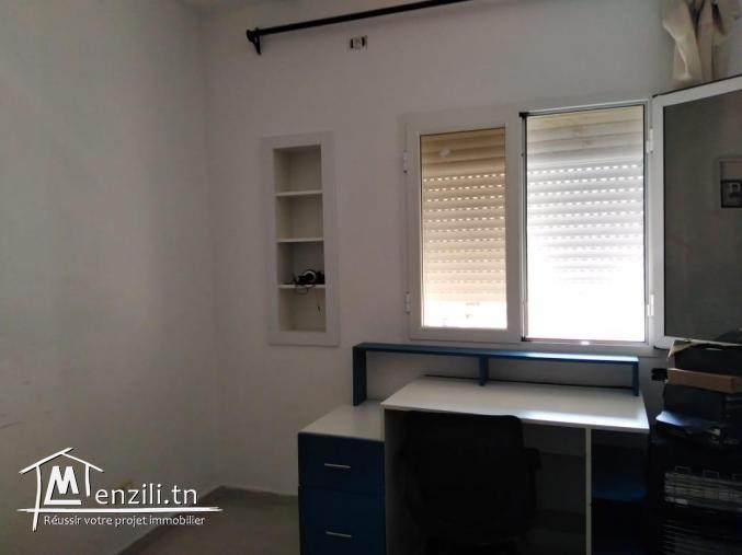 maison a ére étage prés hopital monji slim