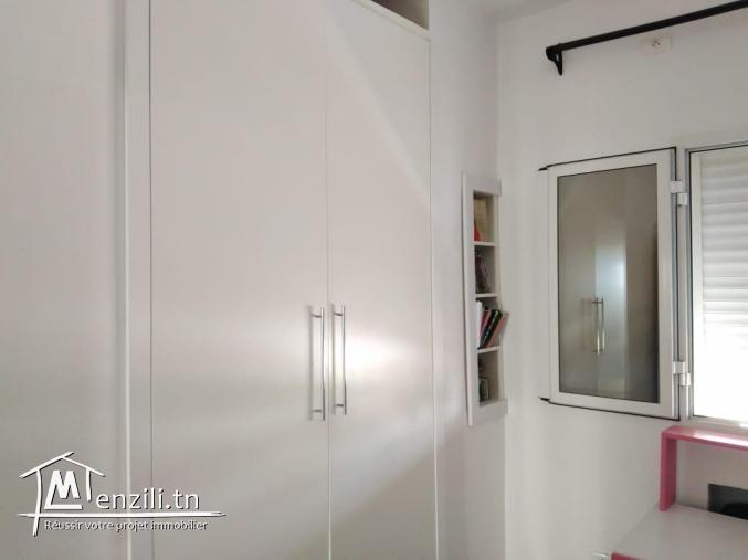 maison a ére étage prés hopital monji slim