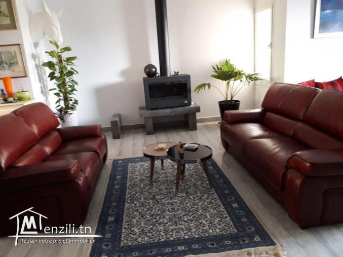 maison à deux étages