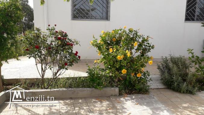 maison à deux étages