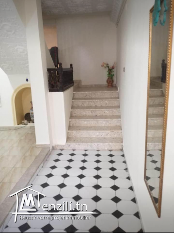 villa style americain et deux locaux commercials a coté de bureau de poste