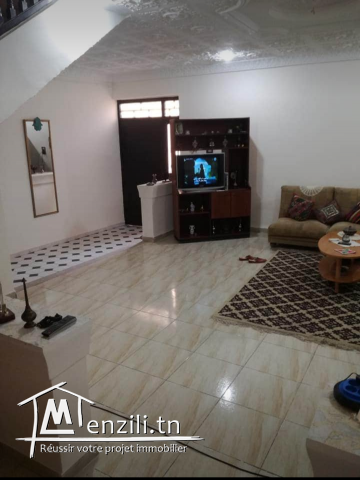 villa style americain et deux locaux commercials a coté de bureau de poste