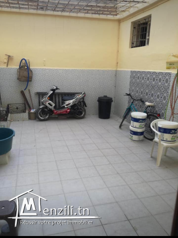 villa style americain et deux locaux commercials a coté de bureau de poste