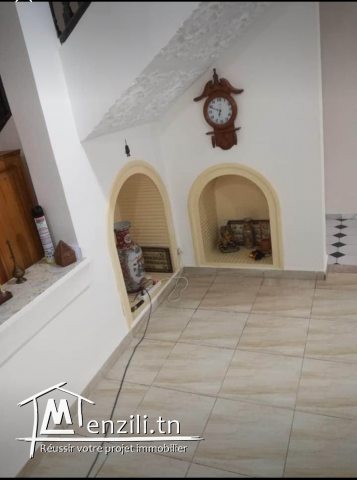 villa style americain et deux locaux commercials a coté de bureau de poste