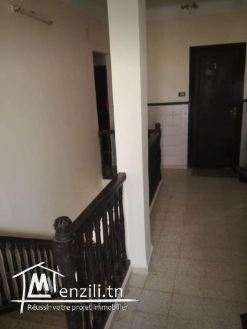 villa style americain et deux locaux commercials a coté de bureau de poste