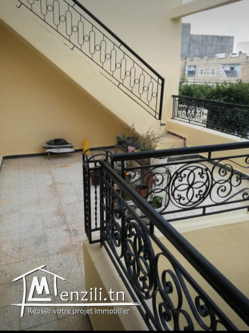 villa style americain et deux locaux commercials a coté de bureau de poste