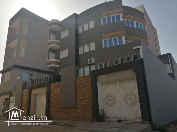 A vendre Une villa très haute standing divisée en 4 étages et un studio