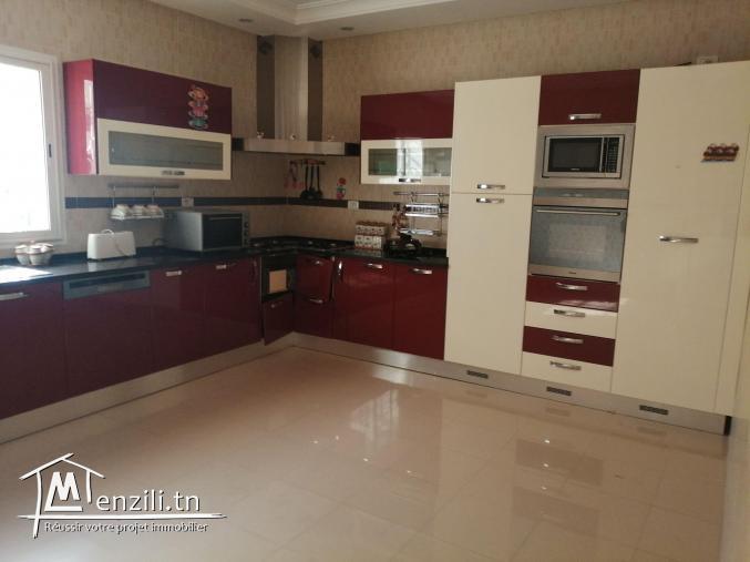 A vendre Une villa très haute standing divisée en 4 étages et un studio