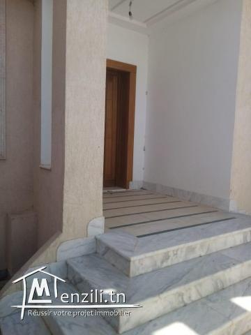 une superbe villa à la soukra RC+1 ère étage
