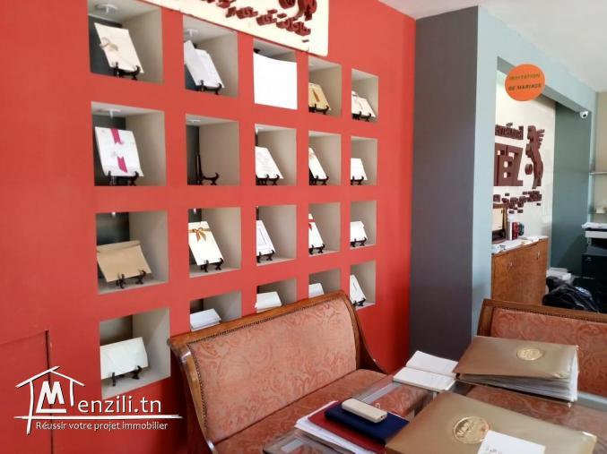 un fond de commerce de 450 m² à vendre ou à louer