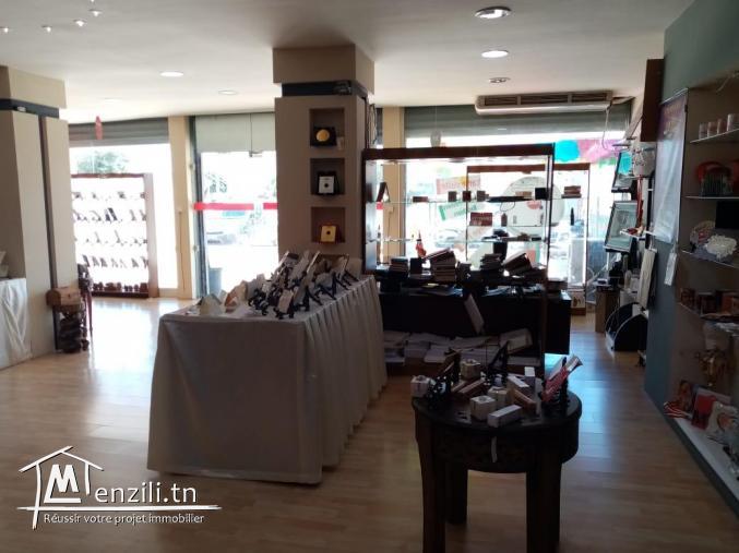 un fond de commerce de 450 m² à vendre ou à louer