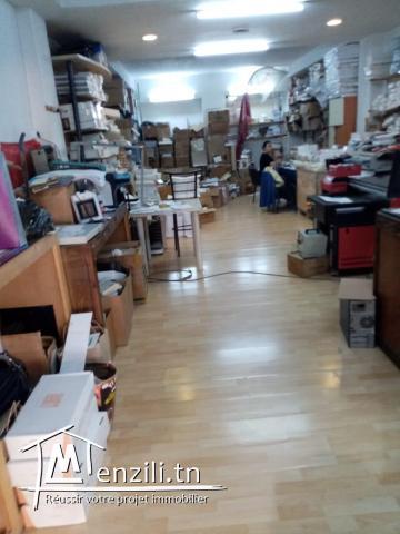 un fond de commerce de 450 m² à vendre ou à louer